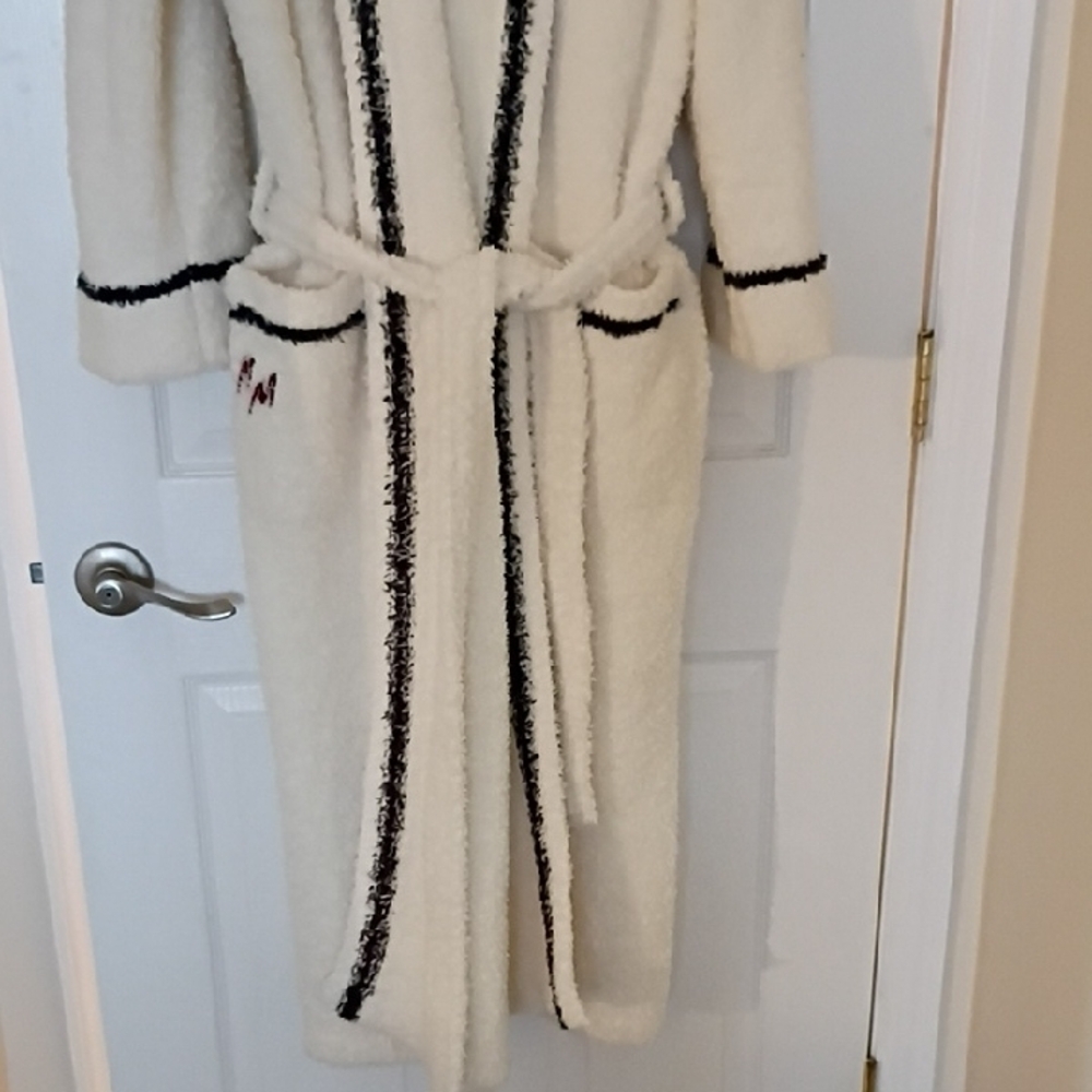 Barefoot Dreams Cream Robe with Black Silhouette - Picture 7 of 10